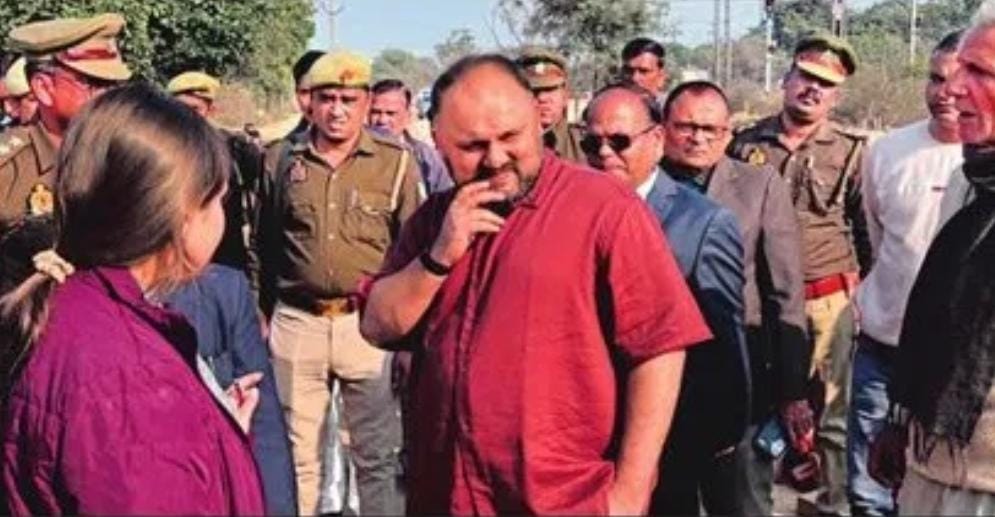 भूमि विवाद सुलझाने के लिए गांव बिगास पहुंचे डीएम