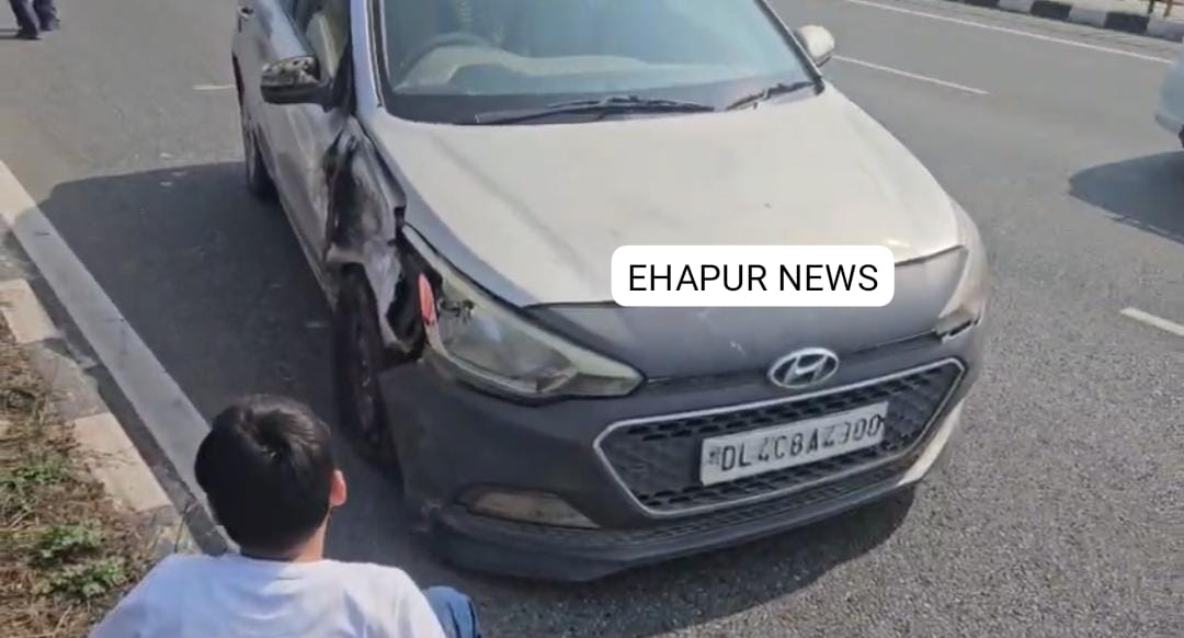 कार हुई पंचर, हादसे की चपेट में आए तीन वाहन