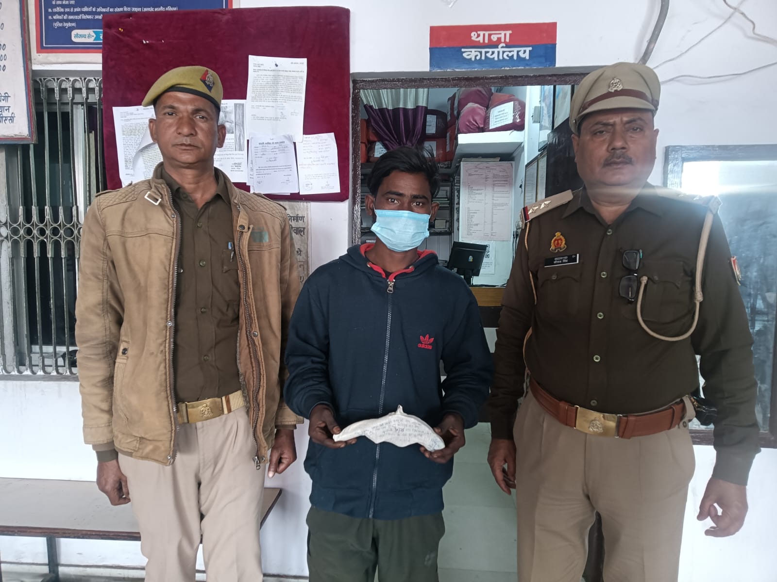 अवैध तमंचे के साथ थमा