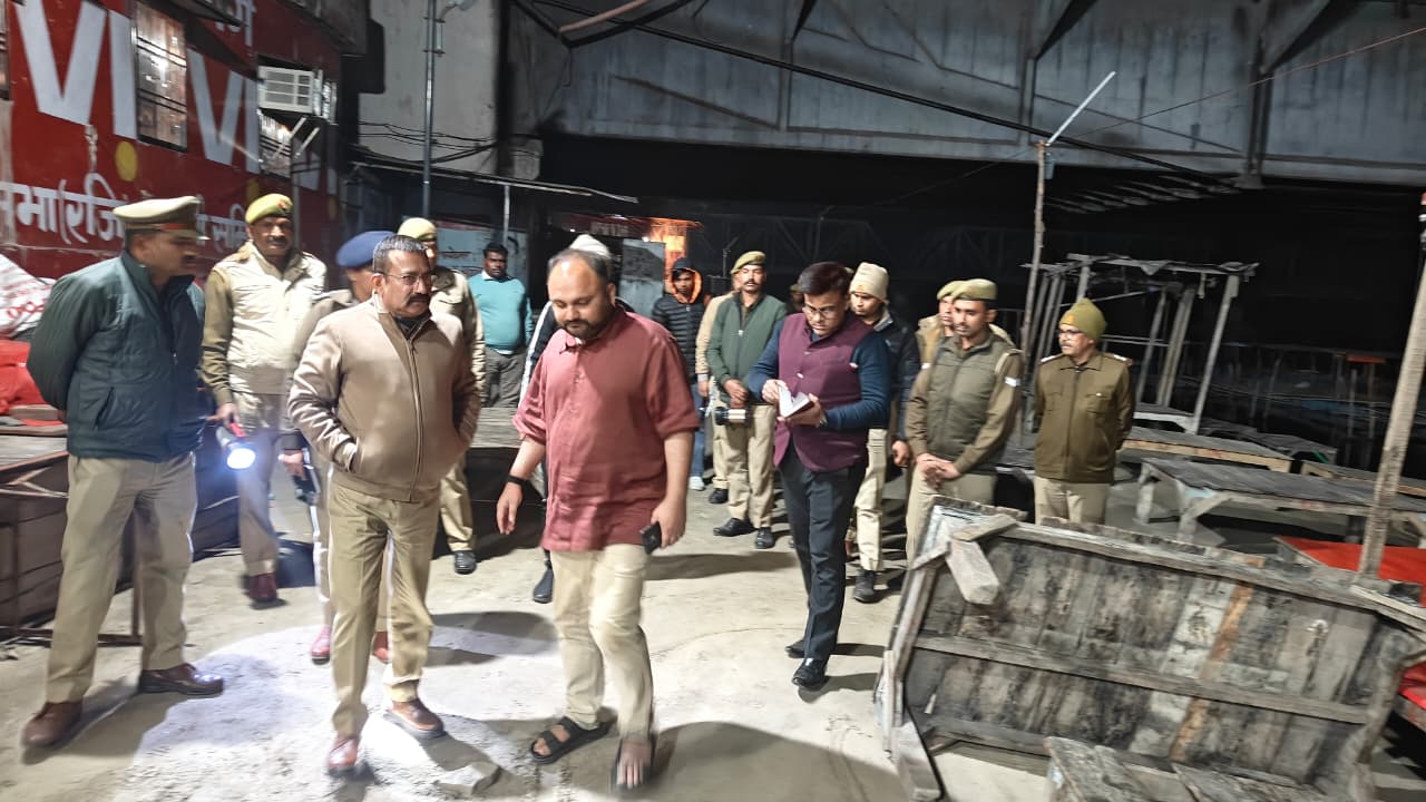 डीएम ने बृजघाट गंगा घाटों का निरीक्षण किया, 13 फरवरी से रूट डायवर्जन