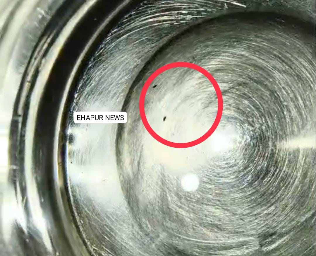 गढ़: पानी में कीड़े निकलने से लोग परेशान