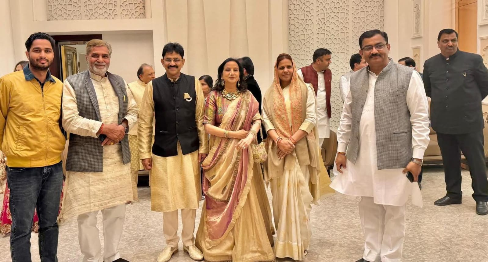 उद्यमी की भजन संध्या में पहुंचे गणमान्य नागरिकों ने दी शुभकामनाएं