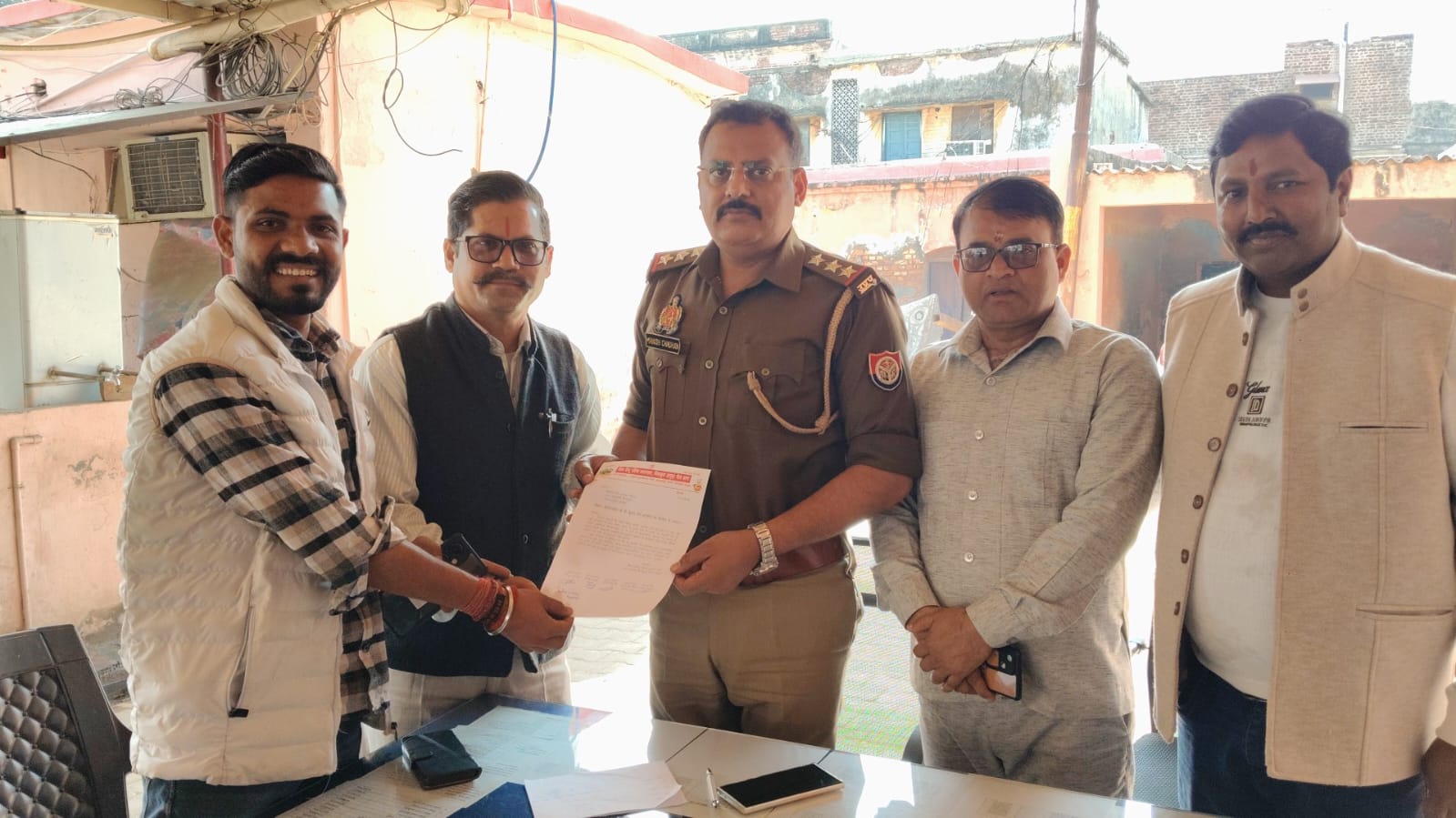 वैलेंटाइन डे पर सार्वजनिक स्थानों पर निगरानी की मांग