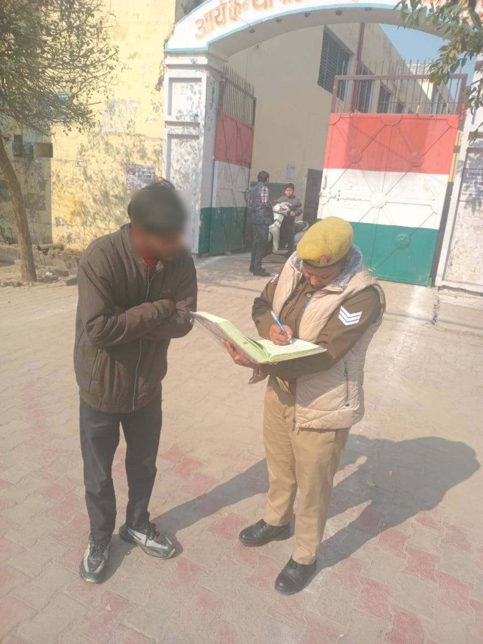 शोहदों को खोजने पुलिस पहुंची पार्कों में