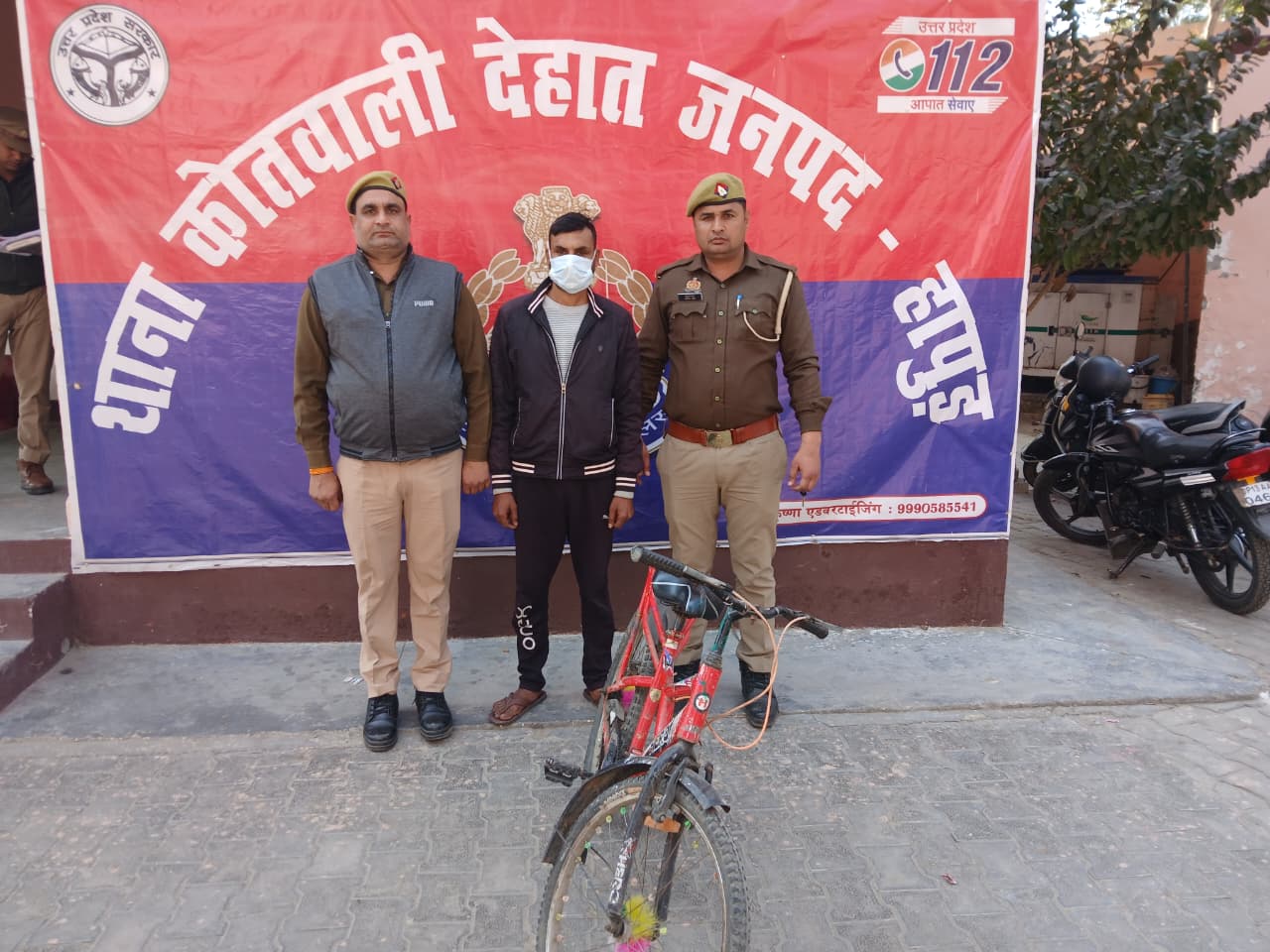 चोरी की साइकिल के साथ पकड़ा गया