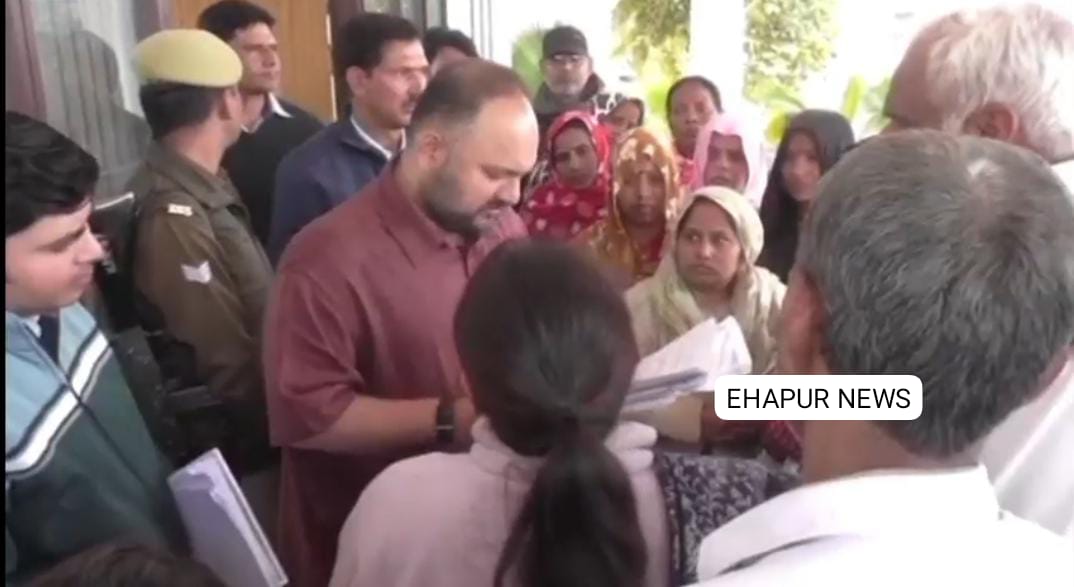 फर्जी मृत्यु प्रमाण पत्र जारी होने का मामला: महिला ने बच्चों संग मांगी इच्छामृत्यु