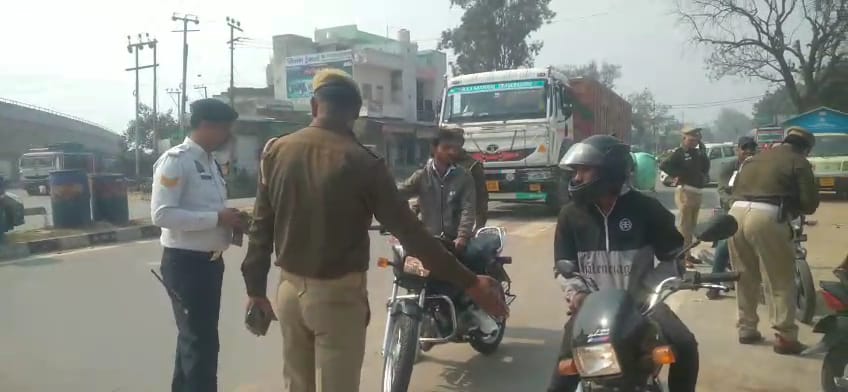 ट्रैफिक रूल उल्लंघन पर 40 वाहनों के चालान