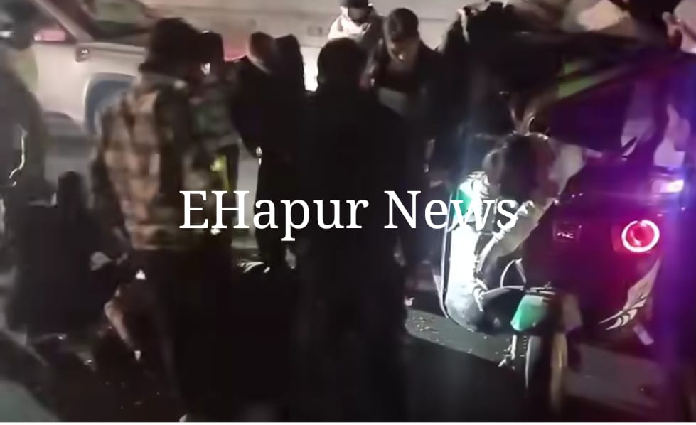 सड़क हादसे में दो घायल