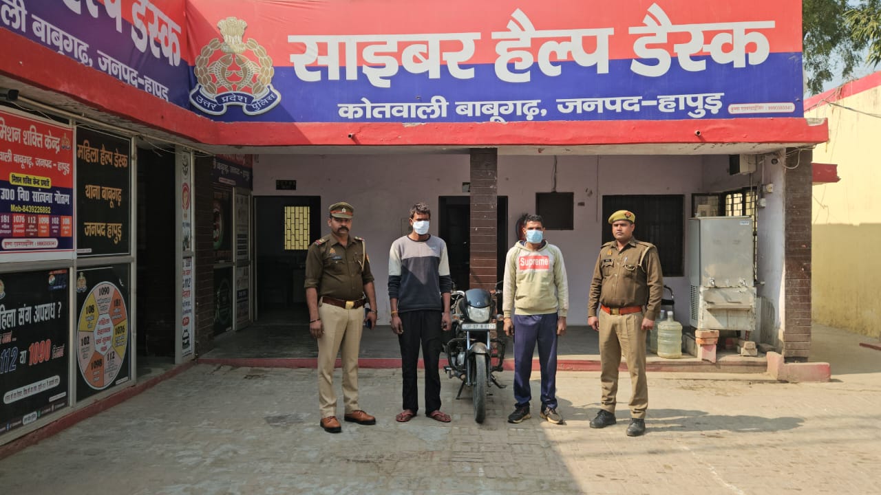 चोरी की बाइक पर घूम रहे दो लोग धरे गये