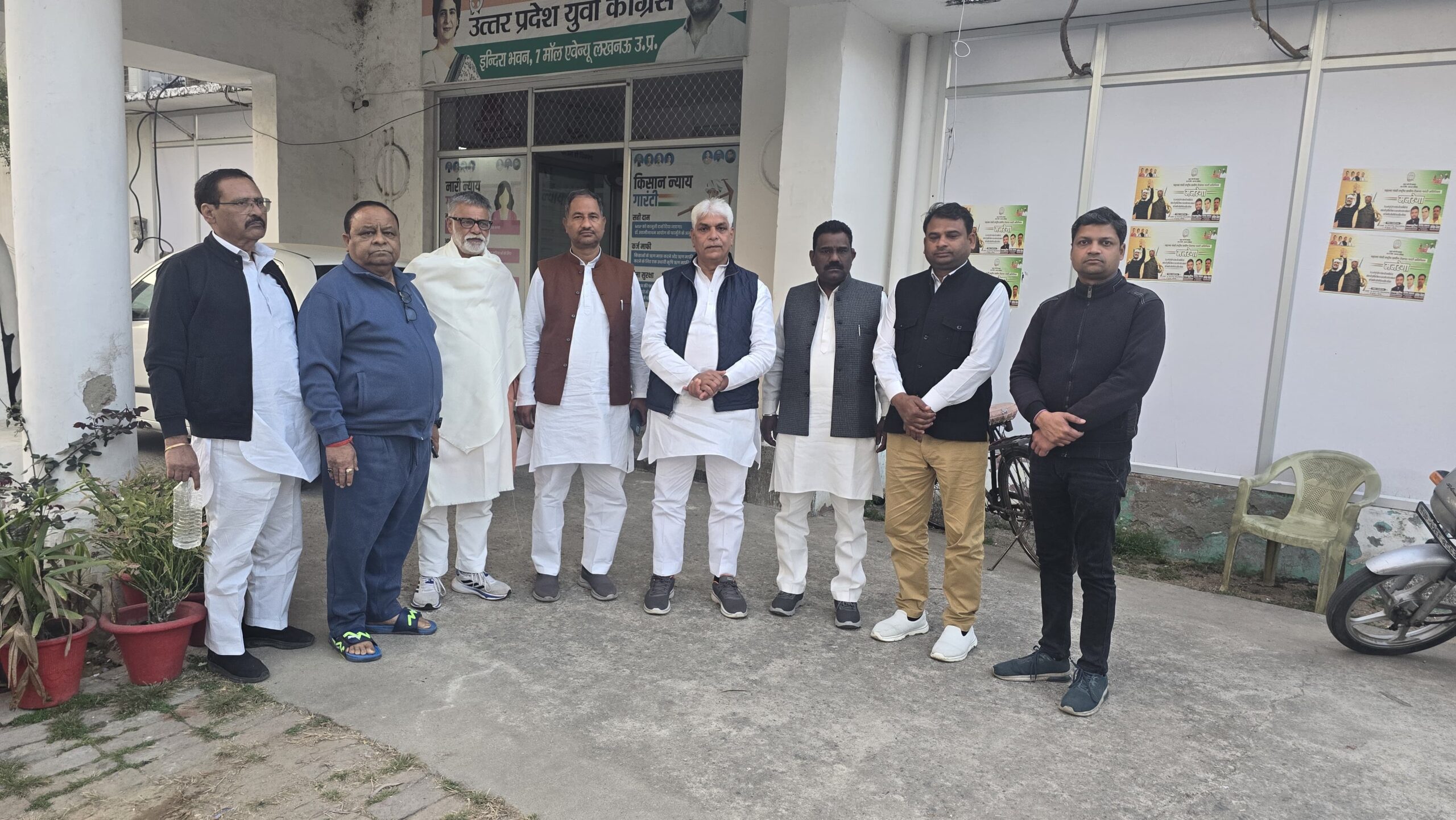 हापुड़ कांग्रेस के जिलाध्यक्ष लखनऊ पहुंचे