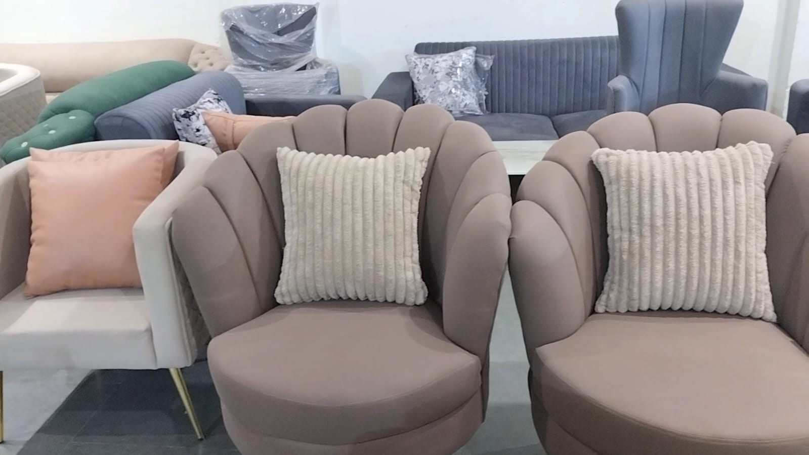 हापुड़: गुरु कृपा सोफा फैक्ट्री से फैक्ट्री दामों पर खरीदें फर्नीचर: 9917449702