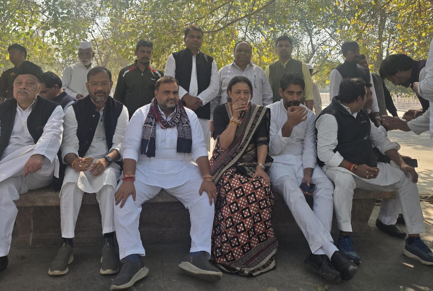 लखनऊ में हापुड के कांग्रेस नेता गिरफ्तार व रिहा