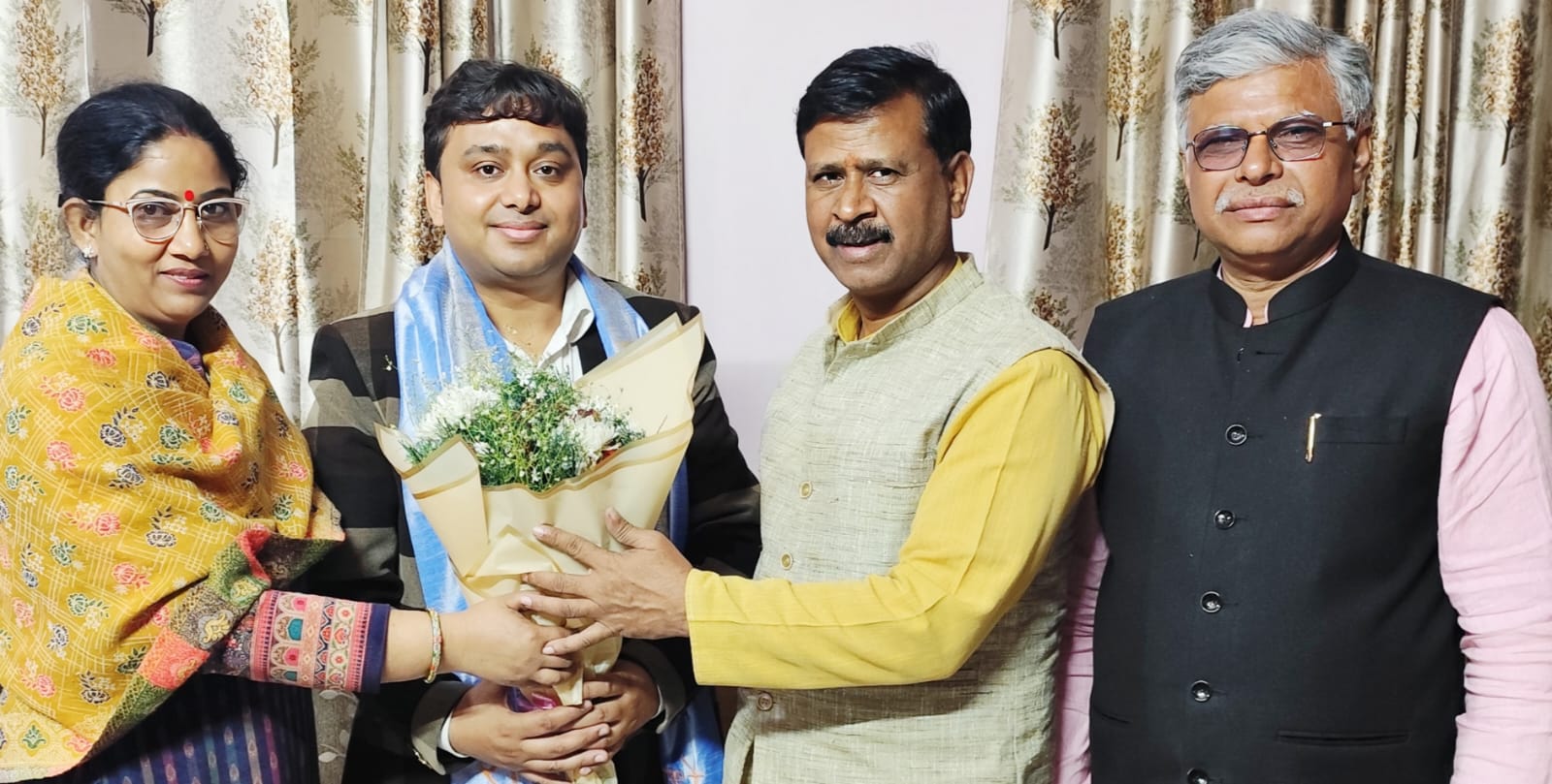 राज्य पुरस्कार हेतु चयनित शिक्षक का भाजपा जिलाध्यक्ष ने किया सम्मानित