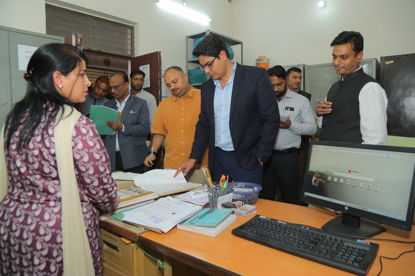 अधिकारीगण अपने -अपने पटलों के कार्यों का साप्ताहिक निरीक्षण व जांच अवश्य करें: मण्डलायुक्त