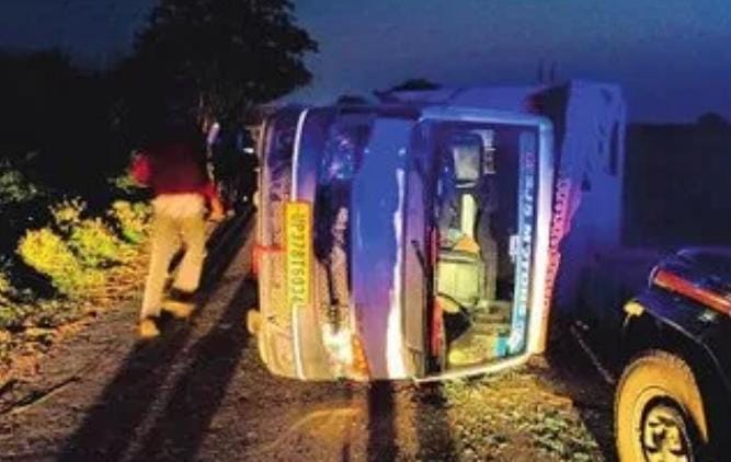 पिकअप की चपेट में आने से बाइक सवार किशोर की मौके पर मौत