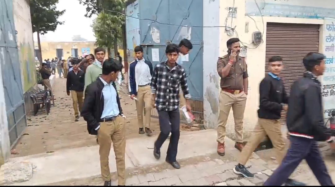 हिन्दी के आसान पेपर से छात्र हुए प्रसन्न