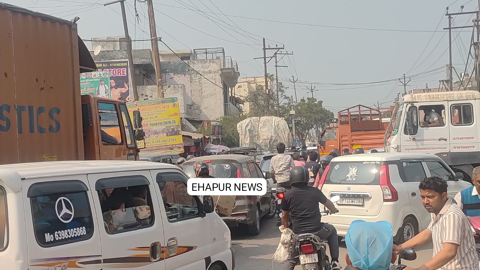 धौलाना चौराहा पर जाम लगने से लोग परेशान