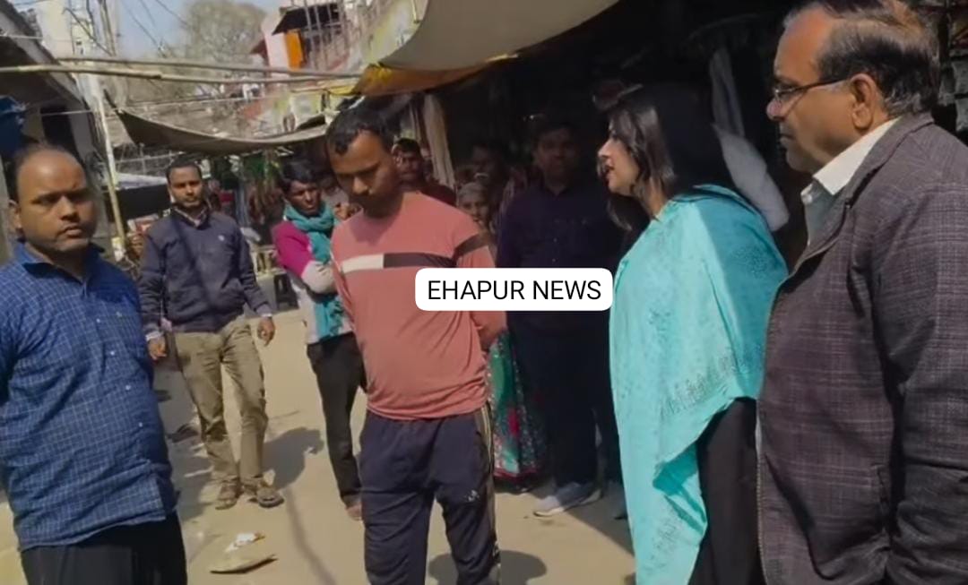 गढ़: ब्रजघाट पर अवैध अतिक्रमण देख भड़की ईओ ने दी मुकदमा दर्ज कराने की चेतावनी