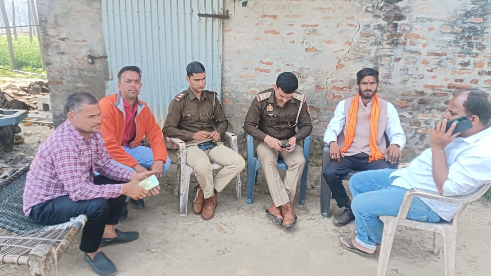 मेरठ जाने की सूचना पर पुलिस ने नैशनल लोकतांत्रिक पार्टी के जिला अध्यक्ष को किया हाउस अरेस्ट