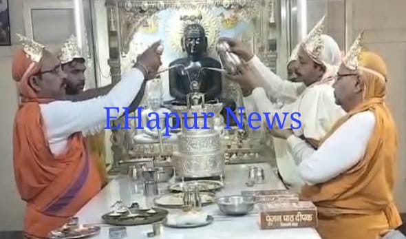 जैन साधकों ने निर्वाण लाडू चढाया