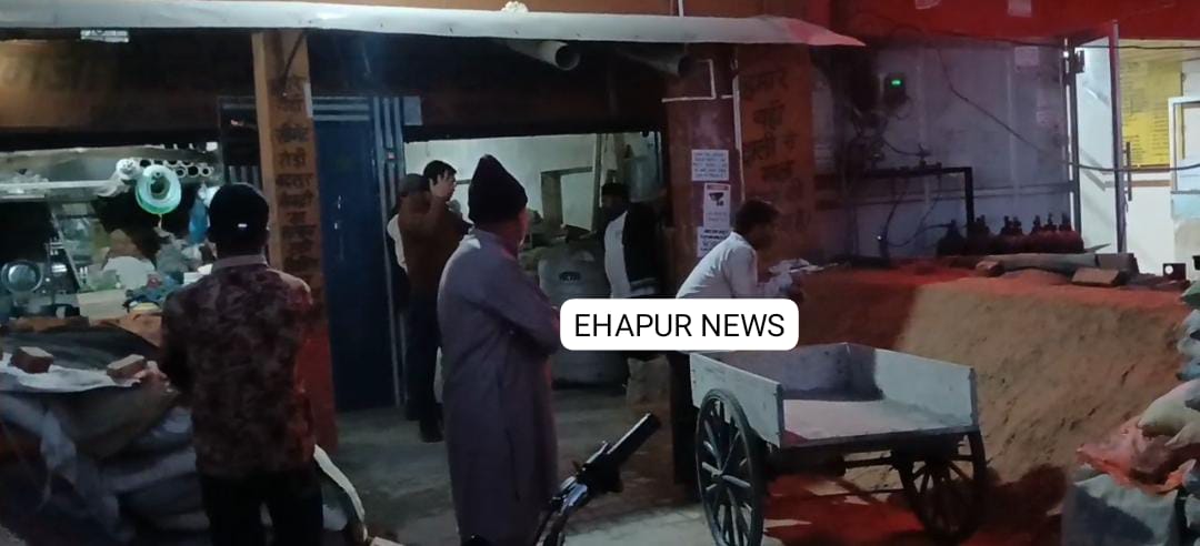 मुनीम जी बिल्डिंग मटेरियल सप्लायर पर अवैध रूप से किया खाद्य सामग्री का भंडारण