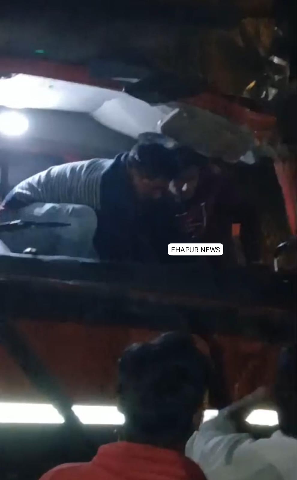 ट्रक व कैंटर की भिड़ंत में दो घायल