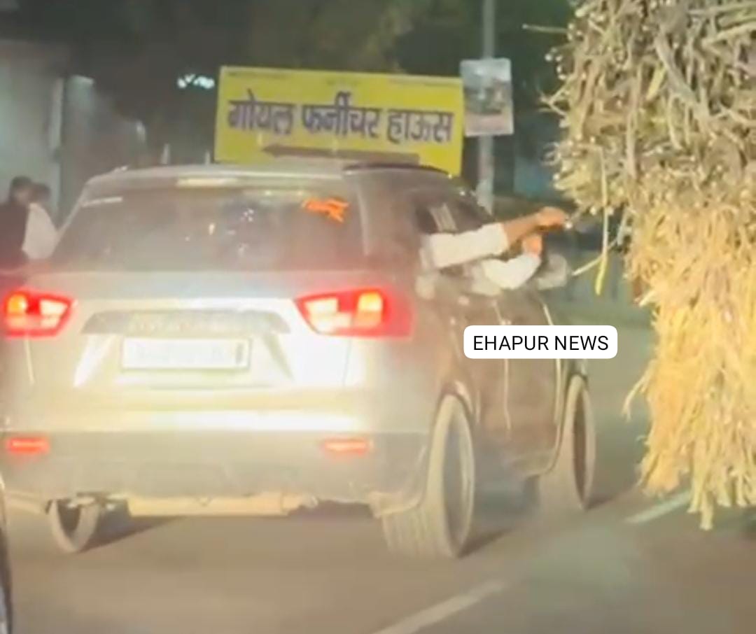 कार सवारों ने चलते ट्रक से गन्ने चुराए, जाम की स्थिति पैदा होने पर वाहन सवार होरन बजाते रहे