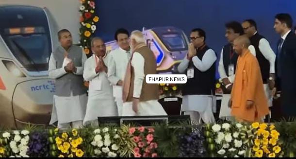 पीएम मोदी ने दिग्गजों के बीच खड़े सांसद अरुण गोविल से मिलाया हाथ, बढ़ा कद