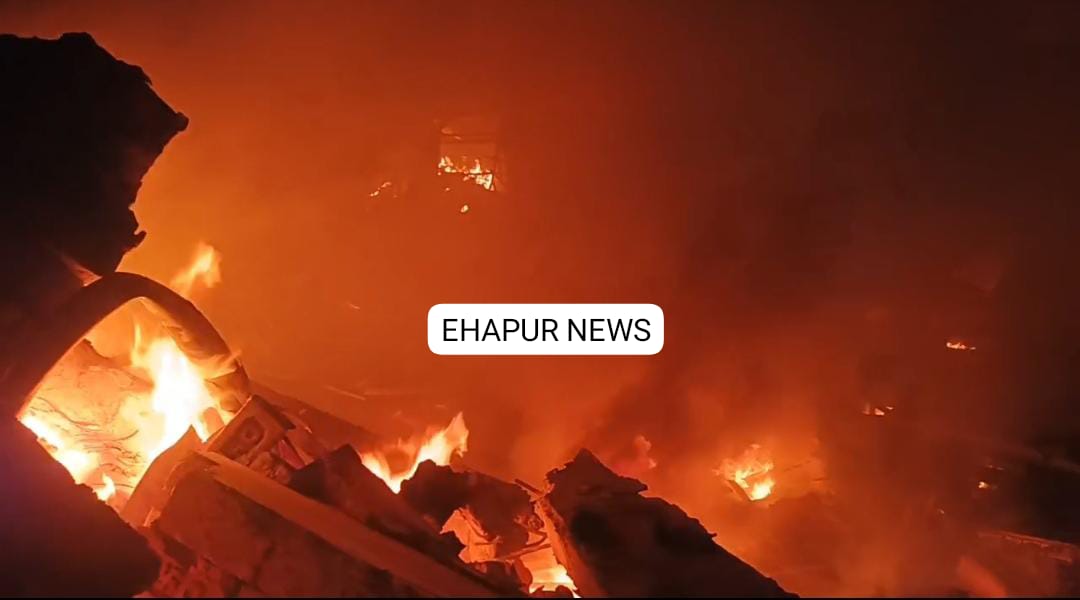 धौलाना: औद्योगिक क्षेत्र में दो फैक्ट्रियों में लगी आग पर साढ़े तीन घंटे बाद पाया काबू