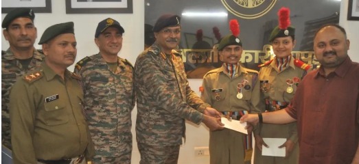 पीएम मोदी की रैली में भाग लेने वाले कैडेट्स को डीएम ने किया सम्मानित