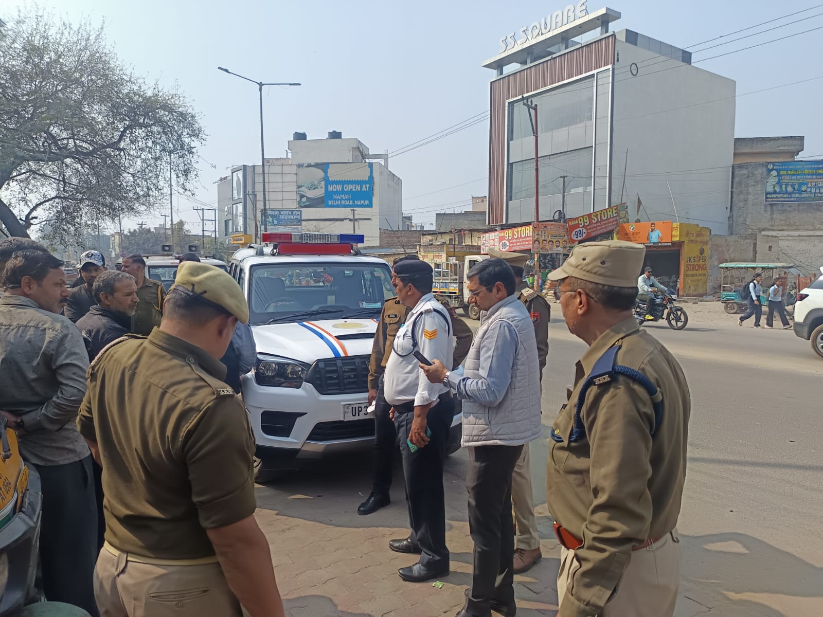 ओवर स्पीड में 143 व गलत पार्किंग में खड़े 19 वाहनों का चालान