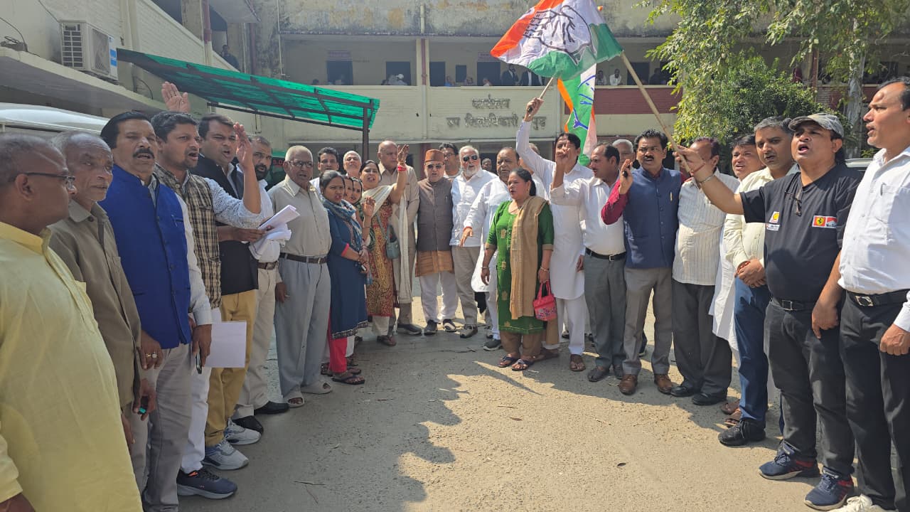 शांकराचार्य स्वामी अविमुक्तेश्वरानंद पर हुई FIR के विरोध में उतरे कांग्रेसी