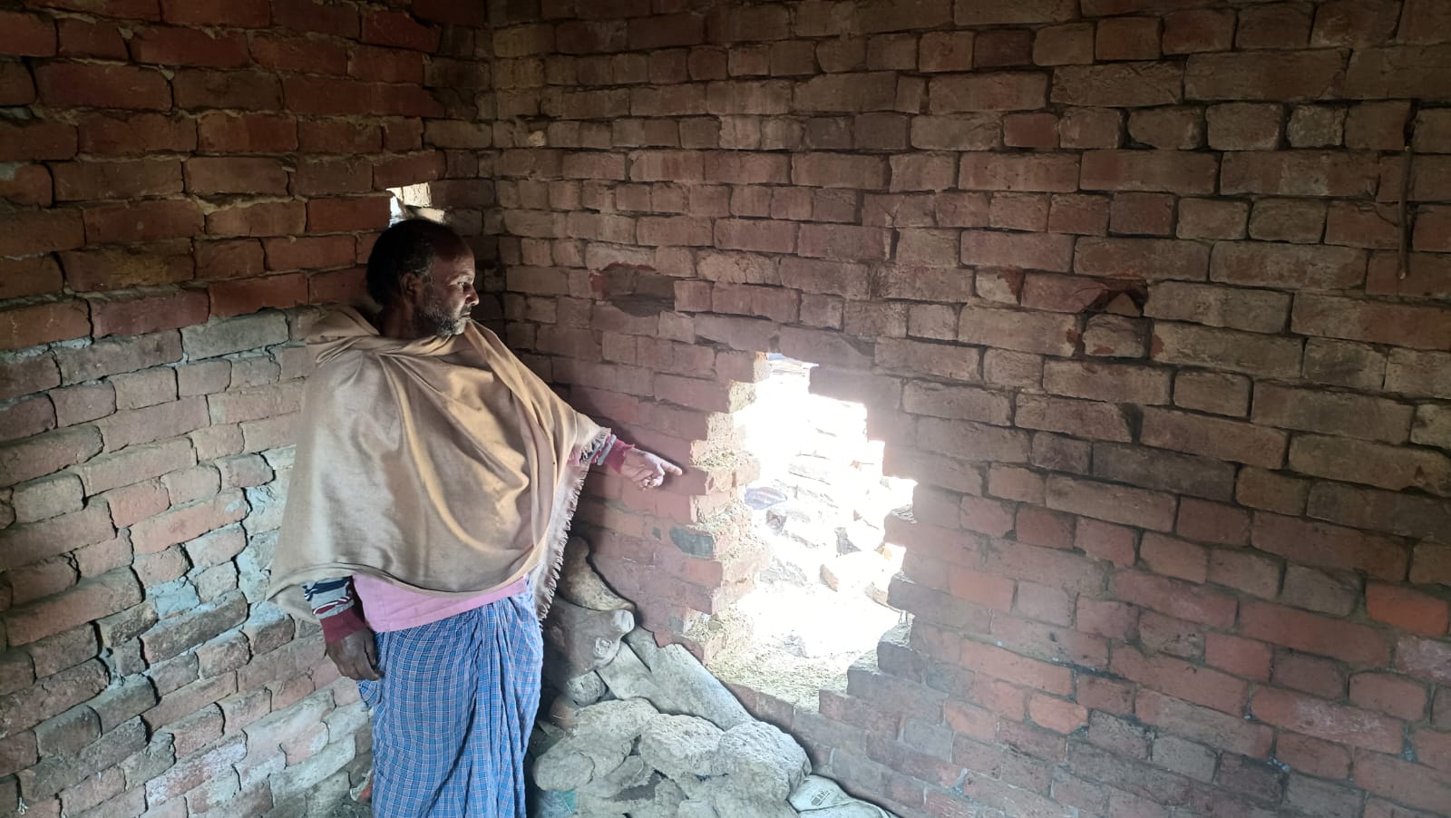 बाबूगढ़: घेर में कूमल कर आठ बकरियां की चोरी