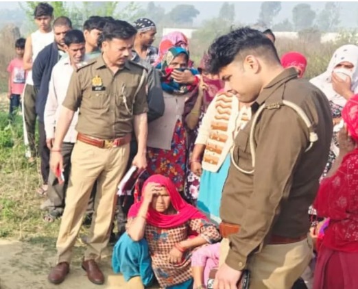 खेतों में शव मिलने से मची सनसनी, पीएम को भेजी लाश