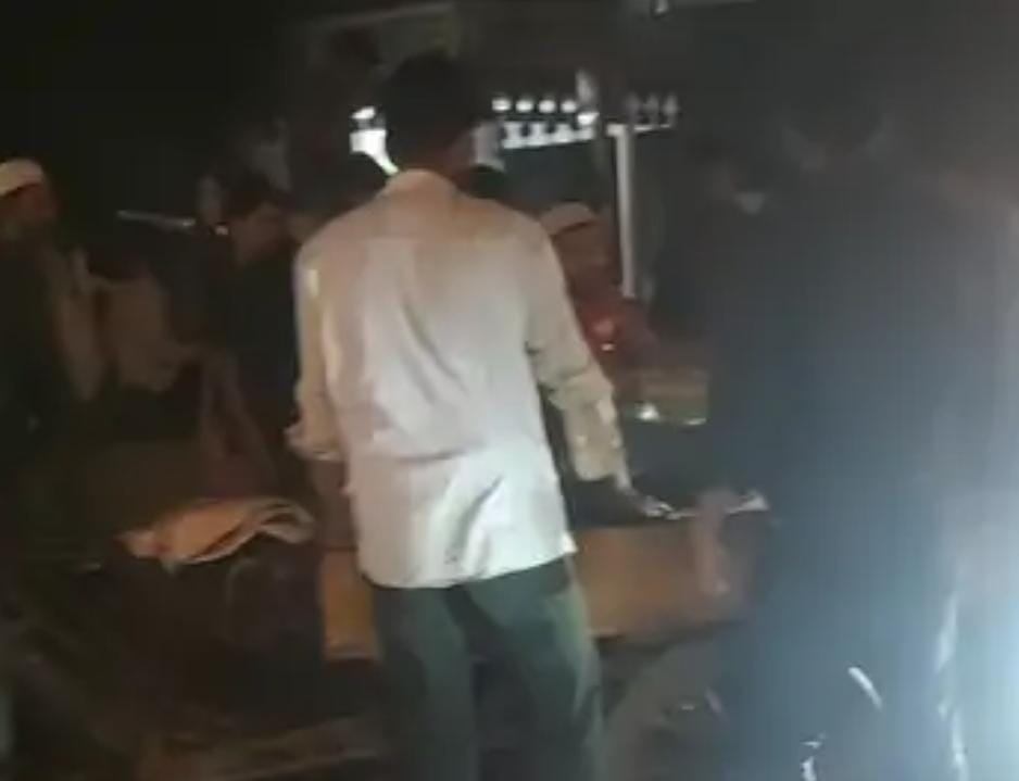 बिरयानी के ठेले और बाइक की भिड़ंत में दो घायल