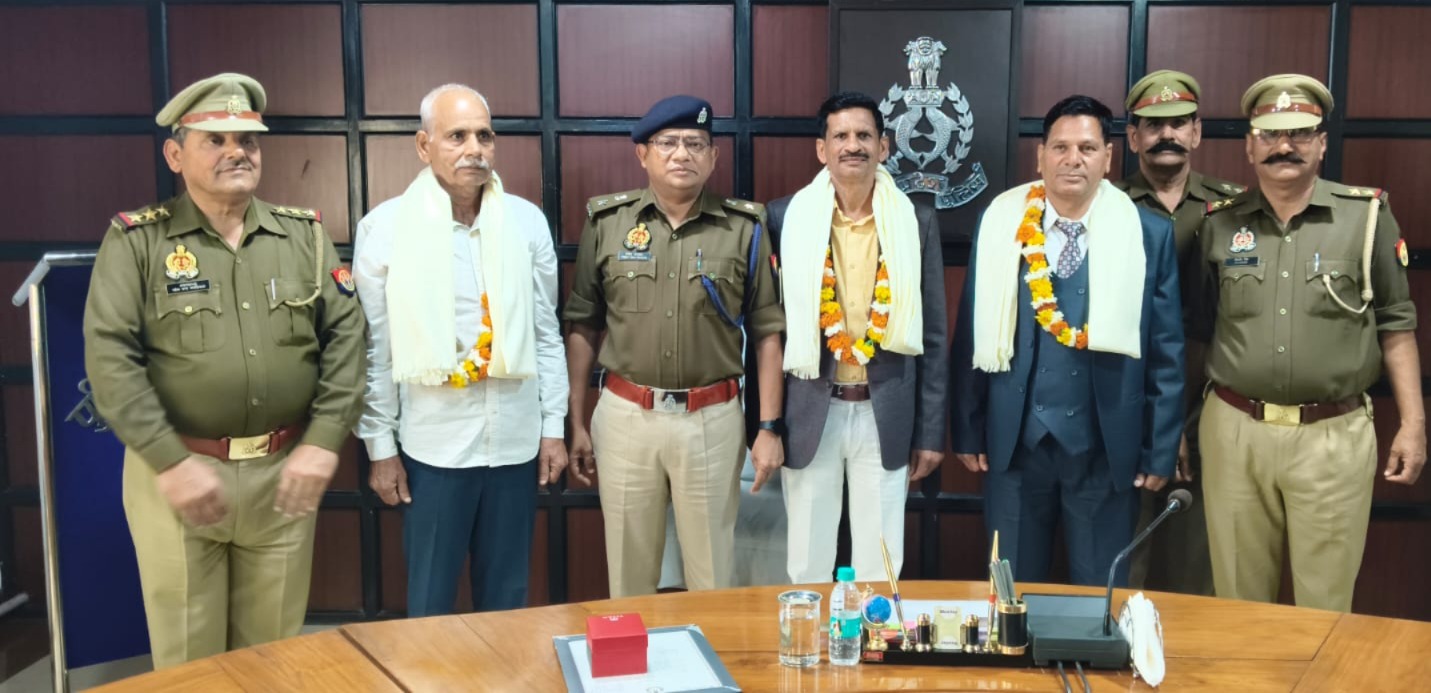 रिटायर्ड पुलिस कर्मियों को विदाई