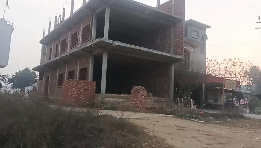 HPDA की सांठगांठ से बछलौता रोड पर अवैध भवन निर्माण