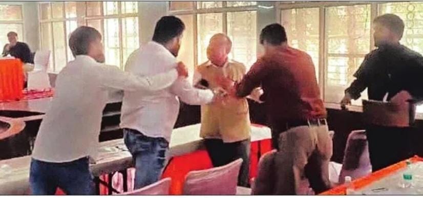 पिलखुवा: सभासदों के बीच हुई हाथापाई पर तरह-तरह की चर्चाएं