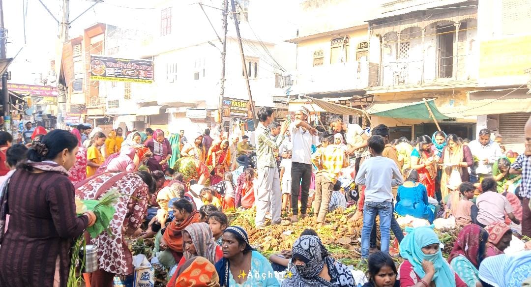 महिलाओं ने होली पूजन कर सुख- समृद्धि की कामना की