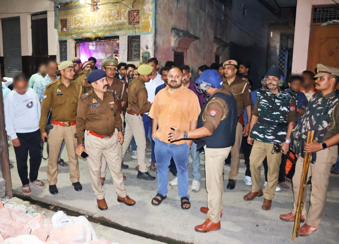 होली पर पुलिस ने गुंडो को सबक सिखाने की ठानी