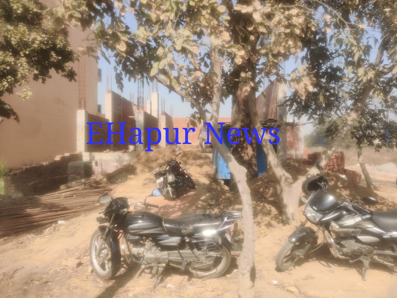 पेड़ की ओटक में अवैध निर्माण